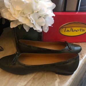 NWB great dark green flats - brand new in box.